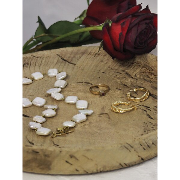 Tahiti Necklace Lifestyle 19